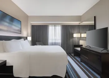 Courtyard by Marriott New York JFK Airport hotel thumbnail 8