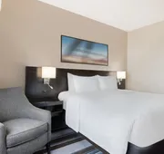 Courtyard by Marriott New York JFK Airport hotel detail image 4