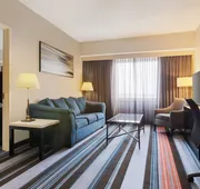 Courtyard by Marriott New York JFK Airport hotel detail image 5