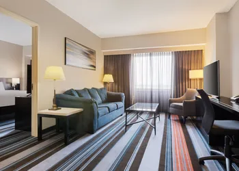Courtyard by Marriott New York JFK Airport hotel thumbnail 5