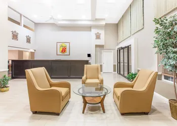 Super 8 by Wyndham Oklahoma City hotel thumbnail 2