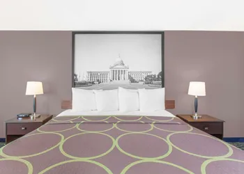 Super 8 by Wyndham Oklahoma City hotel thumbnail 5