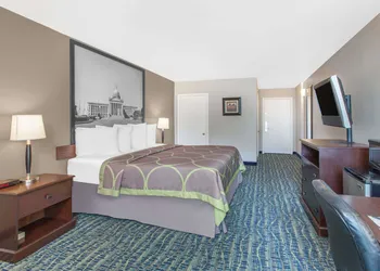 Super 8 by Wyndham Oklahoma City hotel thumbnail 6