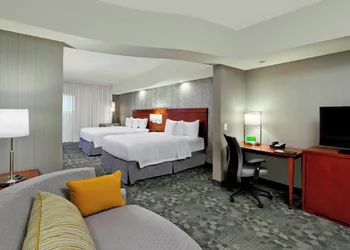 Courtyard by Marriott Victoria hotel thumbnail 5