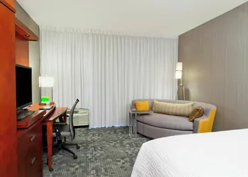 Courtyard by Marriott Victoria hotel thumbnail 7