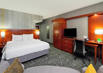 Courtyard by Marriott Victoria hotel thumbnail 8