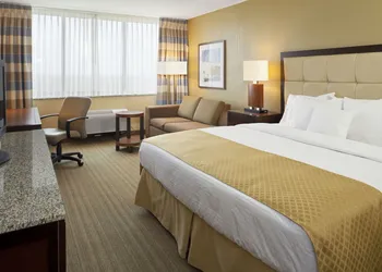 DoubleTree by Hilton St. Louis - Westport hotel thumbnail 7