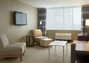 DoubleTree by Hilton St. Louis - Westport hotel thumbnail 8