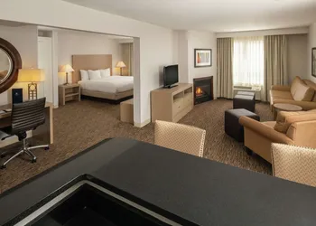 DoubleTree by Hilton Portland - Tigard hotel thumbnail 6