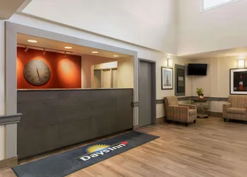 Days Inn by Wyndham Ottawa Airport hotel thumbnail 2