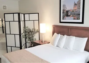 Days Inn by Wyndham Ottawa Airport hotel thumbnail 4