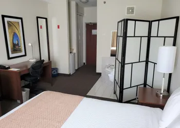 Days Inn by Wyndham Ottawa Airport hotel thumbnail 7