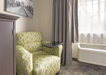 Comfort Inn & Suites Tualatin - Lake Oswego South hotel thumbnail 6