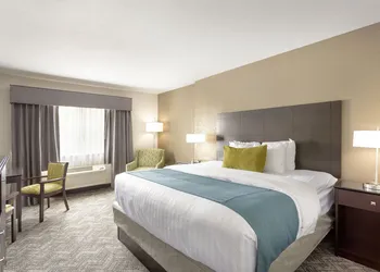 Comfort Inn & Suites Tualatin - Lake Oswego South hotel thumbnail 7