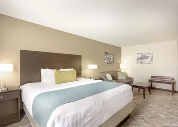 Comfort Inn & Suites Tualatin - Lake Oswego South hotel thumbnail 8