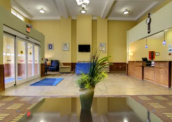 Holiday Inn Express Hotel & Stes Kansas City Sports Complex by IHG hotel thumbnail 2