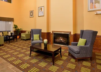 Holiday Inn Express Hotel & Stes Kansas City Sports Complex by IHG hotel thumbnail 3