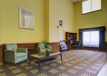 Holiday Inn Express Hotel & Stes Kansas City Sports Complex by IHG hotel thumbnail 4