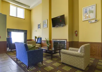 Holiday Inn Express Hotel & Stes Kansas City Sports Complex by IHG hotel thumbnail 7