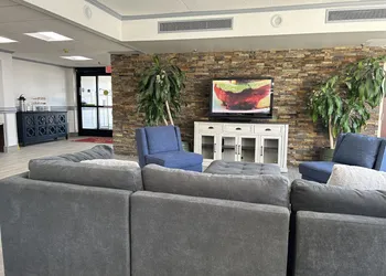Clarion Inn & Suites Grand Rapids Airport hotel thumbnail 3