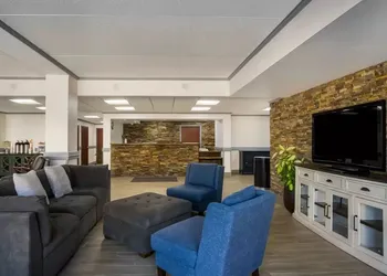 Clarion Inn & Suites Grand Rapids Airport hotel thumbnail 6