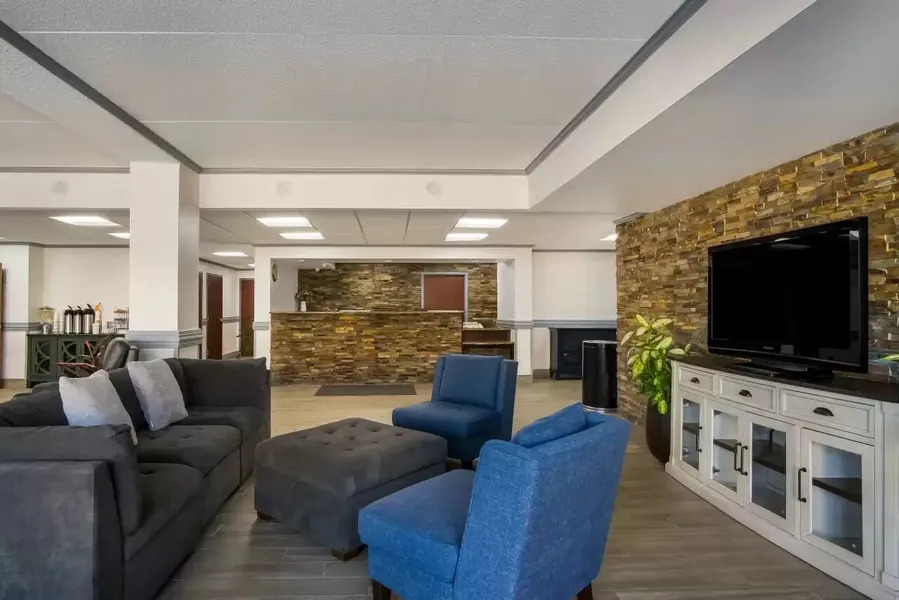 Clarion Inn & Suites Grand Rapids Airport hotel detail image 6