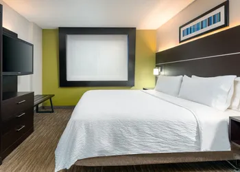 Holiday Inn Express Miami Airport Doral Area by IHG hotel thumbnail 3