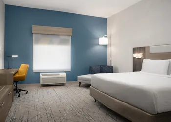 Holiday Inn Express & Suites Alexandria - Fort Belvoir by IHG hotel thumbnail 8