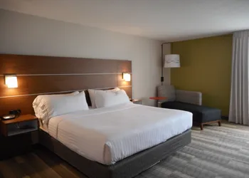 Holiday Inn Express Fairfield by IHG hotel thumbnail 2
