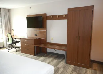 Holiday Inn Express Fairfield by IHG hotel thumbnail 4