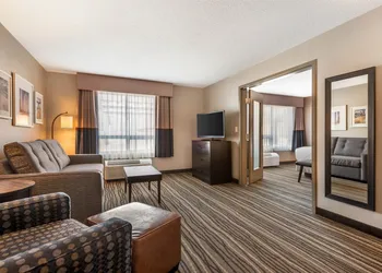 Best Western Plus Calgary Centre Inn hotel thumbnail 7