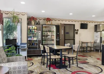 Econo Lodge Grand Forks near University hotel thumbnail 4