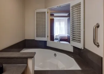 Fairfield Inn & Suites by Marriott Edmond hotel thumbnail 5