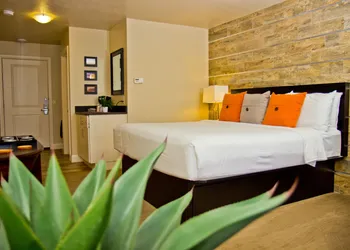 Inn on the Cliff hotel thumbnail 4