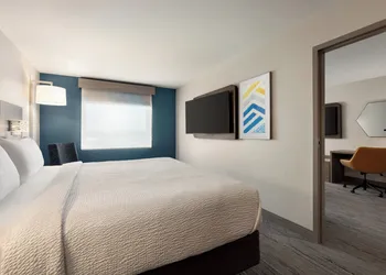 Holiday Inn Express Hotel & Suites Edmond by IHG hotel thumbnail 5