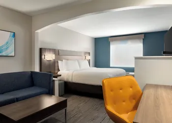 Holiday Inn Express Hotel & Suites Edmond by IHG hotel thumbnail 6