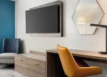Holiday Inn Express Hotel & Suites Edmond by IHG hotel thumbnail 8