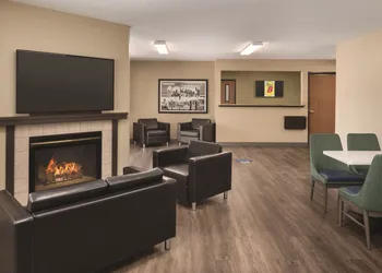 Super 8 by Wyndham Sioux Falls hotel thumbnail 2