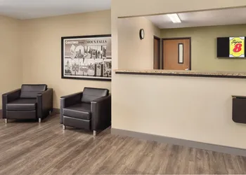Super 8 by Wyndham Sioux Falls hotel thumbnail 3