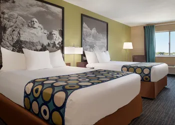 Super 8 by Wyndham Sioux Falls hotel thumbnail 6