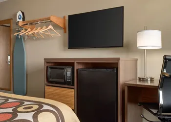 Super 8 by Wyndham Sioux Falls hotel thumbnail 8