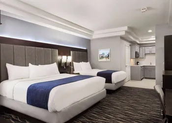 Days Inn & Suites by Wyndham Houston Hobby Airport hotel thumbnail 6
