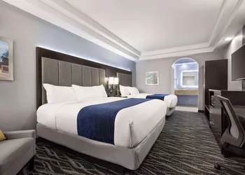 Days Inn & Suites by Wyndham Houston Hobby Airport hotel thumbnail 8