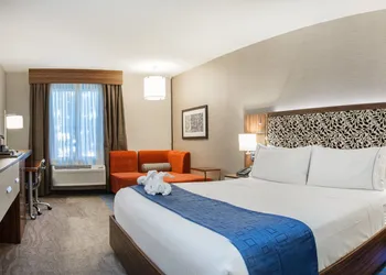 Holiday Inn Express Redwood City-Central by IHG hotel thumbnail 3