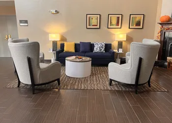 Comfort Suites Louisville Airport hotel thumbnail 5