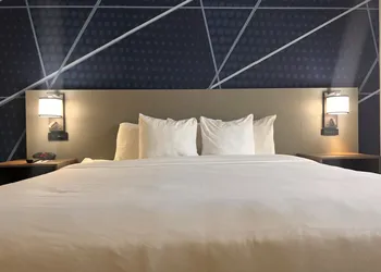Comfort Suites Louisville Airport hotel thumbnail 6