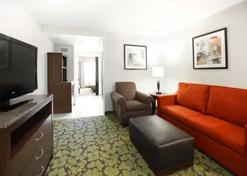 Hilton Garden Inn Olathe hotel thumbnail 8