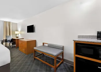 Comfort Inn & Suites Nashville Near Tanger Outlets I-24 Antioch hotel thumbnail 7