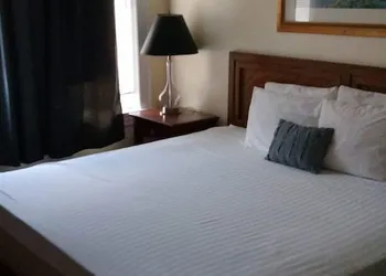 McLure Inn and Suites hotel thumbnail 3
