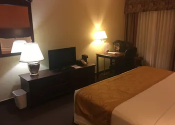 Days Inn & Suites by Wyndham Red Rock-Gallup hotel thumbnail 5